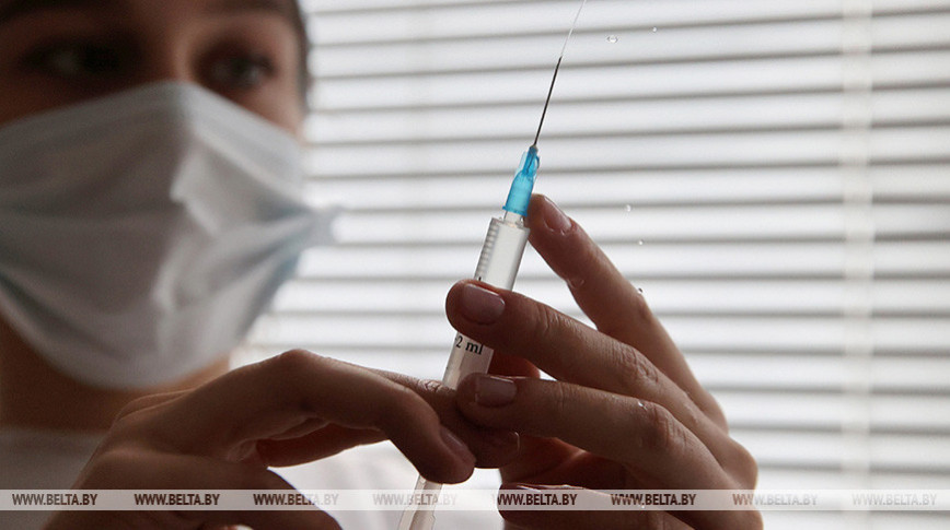 Более 6,5 млн жителей Беларуси прошли полный курс вакцинации против COVID-19