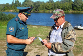 Регулярные рейды по водоемам проводят спасатели Чечерска