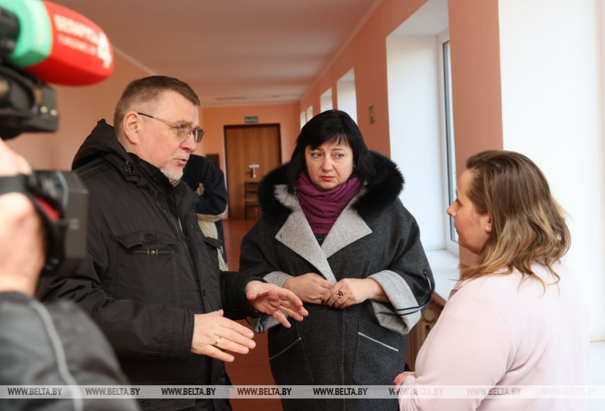 Готовы дать работу и жилье: Крупко встретился с гражданами Украины в гомельской здравнице