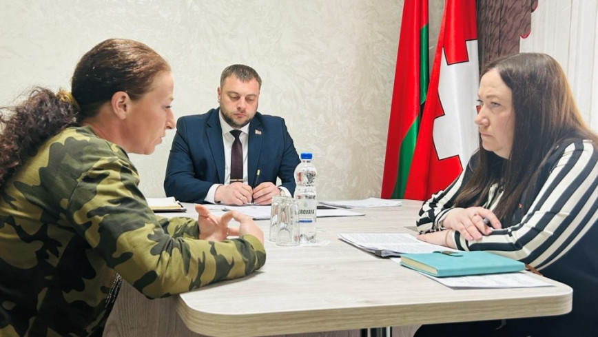 Не согласна с начислением: работник “Вознесенска” попросила помощи у председателя Чечерского райисполкома