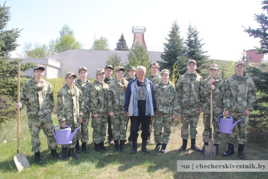 Акция “Квітней, родная Беларусь!” объединила несколько поколений чечерян