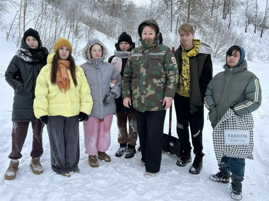 Студенты Чечерского техколледжа помогают птицам выжить в мороз