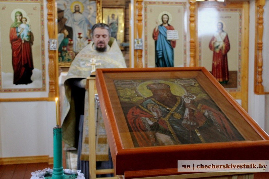 В Залесье на праздник Святителя Василия Великого в местный храм, престол которого освящен в его честь, была передана икона этого заступника всех православных