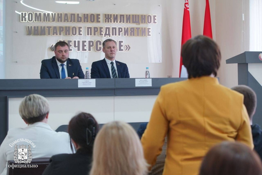 Помощник Президента – инспектор по Гомельской области Руслан Пархамович работает в Чечерском районе