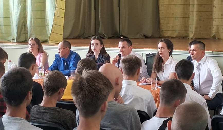 Навучэнцы каледжа сустрэліся з праваахоўнікамі, прадстаўнікамі камісіі па справах непаўналетніх і медыкамі
