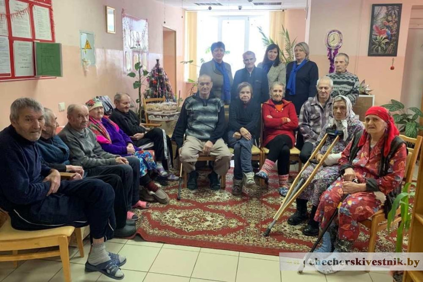 Дэпутат Гомельскага абласнога Савета дэпутатаў Галіна Трыбунах і актывісткі Беларускага Саюза жанчын наведалі падапечных Нісімкавіцкай бальніцы сястрынскага догляду