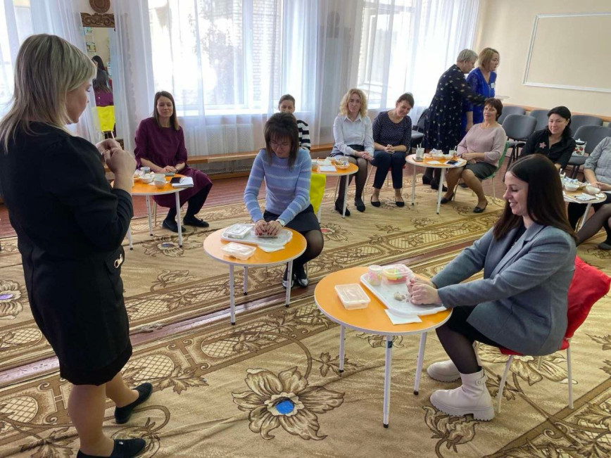 У ДУА "Дашкольны цэнтр развіцця дзіцяці г.Чачэрска "адбыўся семінар-практыкум па пераемнасці з установамі агульнай сярэдняй адукацы "Гуляючы - развіваем гаворку"