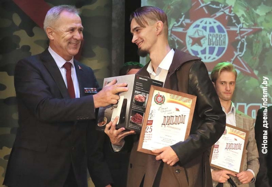 Аляксей Паўлюкевіч - прызёр XXV абласнога фестывалю афганскай песні "Час выбраў нас"