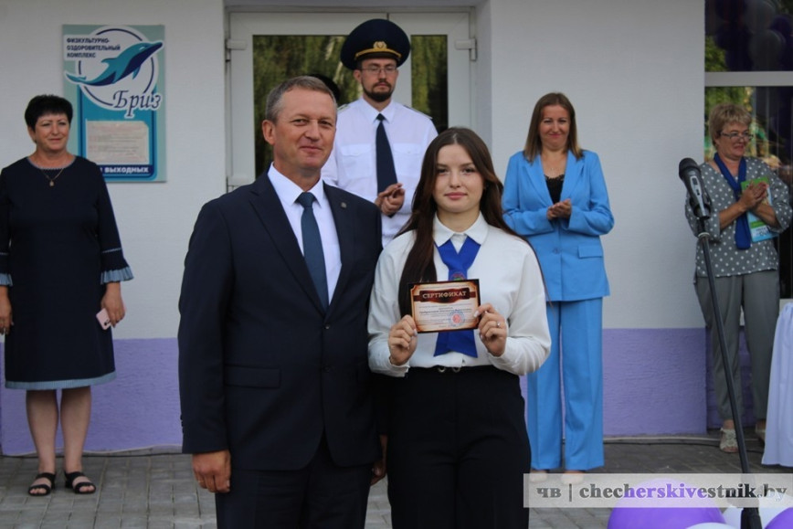 Кіраўнік Чачэрскага раёна пабываў на святочнай лінейцы ў першай гарадской школе